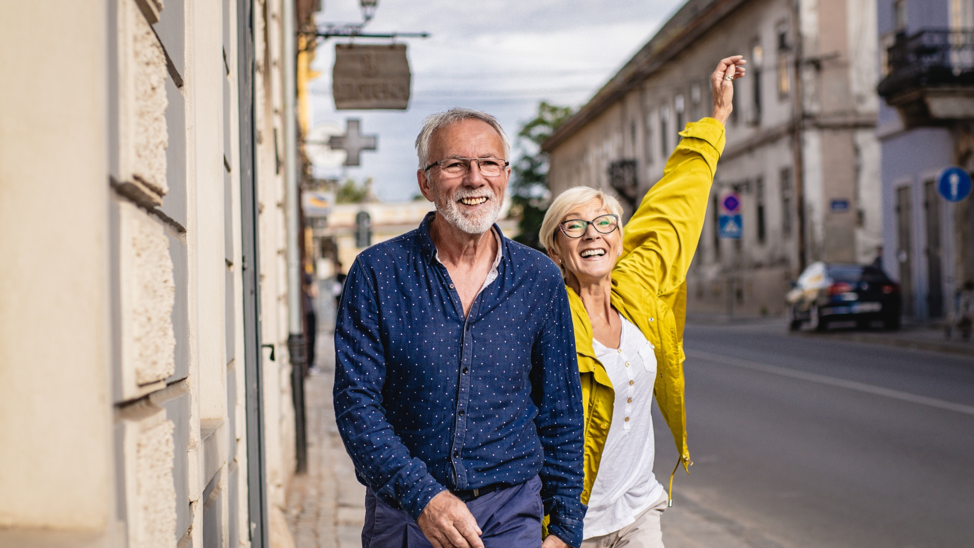 Active couple enjoying their new chapter after rightsizing