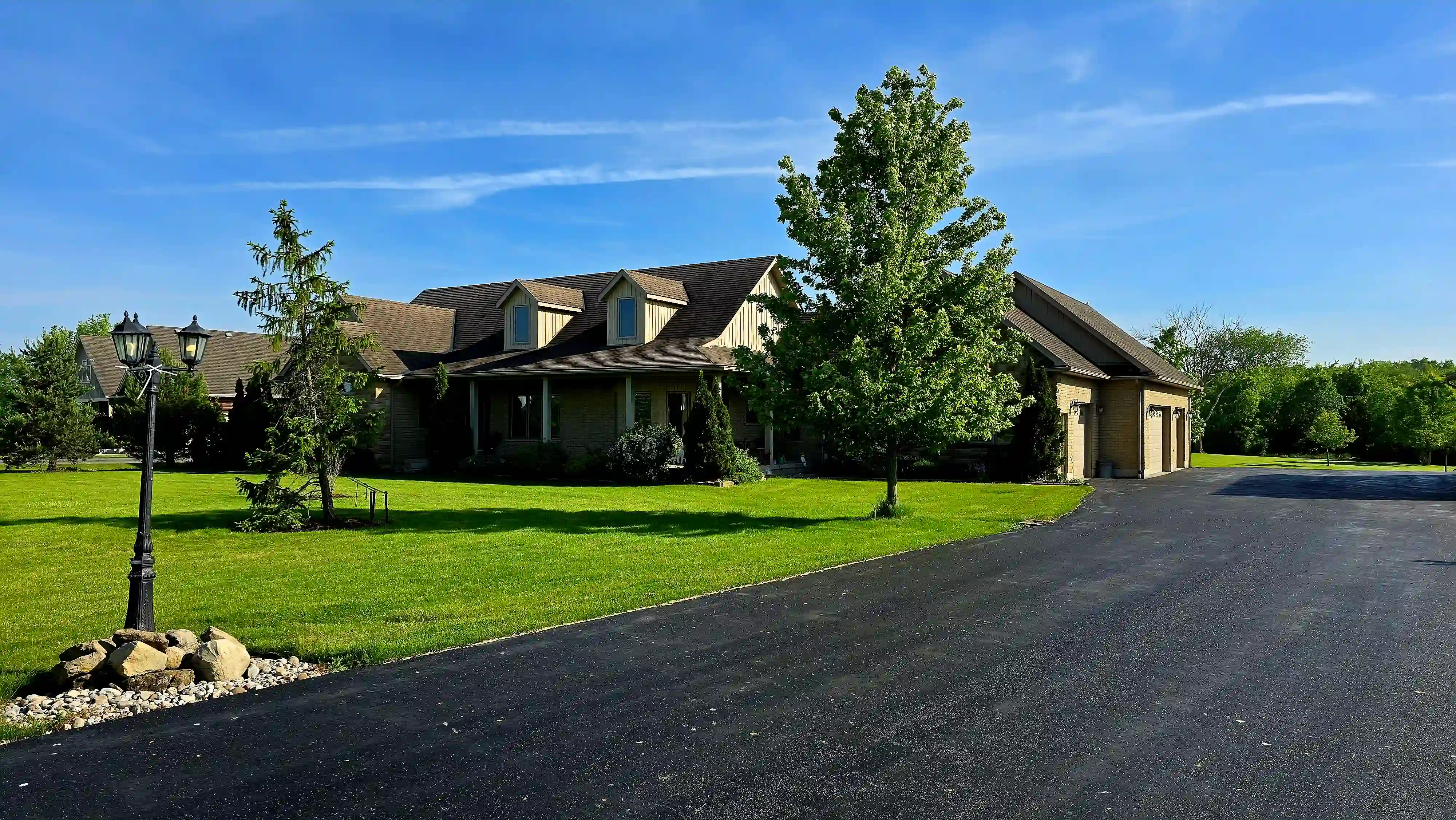 850 Regional Road 27 Exterior